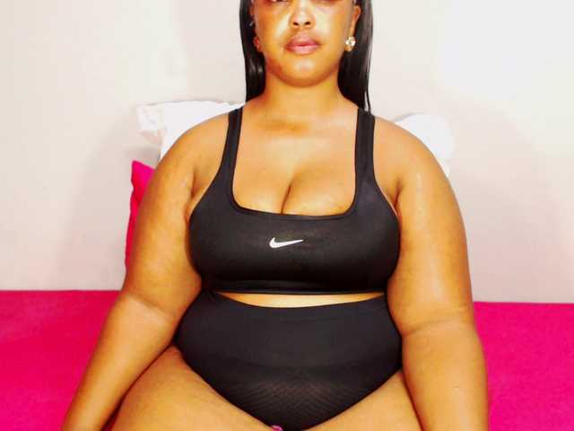 DivineBootyxxx from BongaCams is Freechat