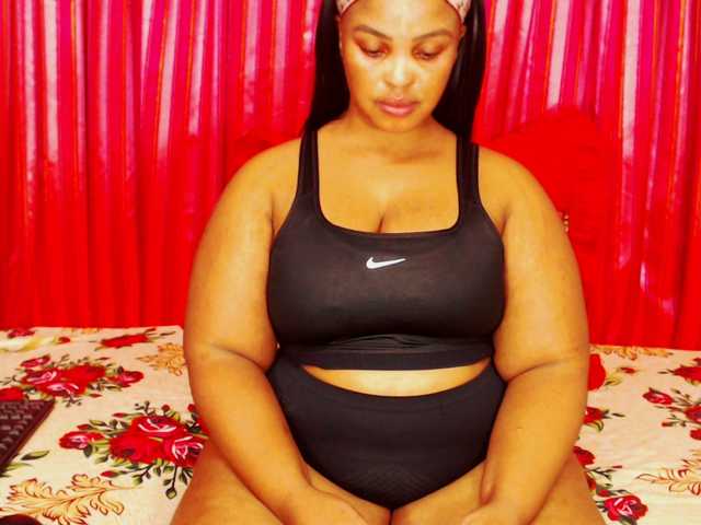 DivineBootyxxx's BongaCams show and profile