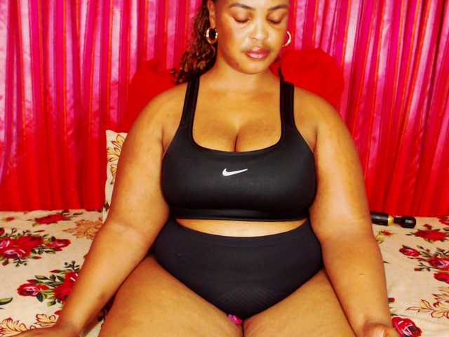 DivineBootyxxx's BongaCams show and profile