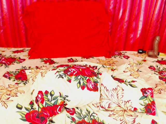 DivineBootyxxx's BongaCams show and profile