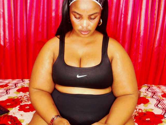 DivineBootyxxx's BongaCams show and profile