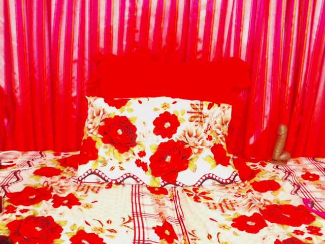 DivineBootyxxx's BongaCams show and profile