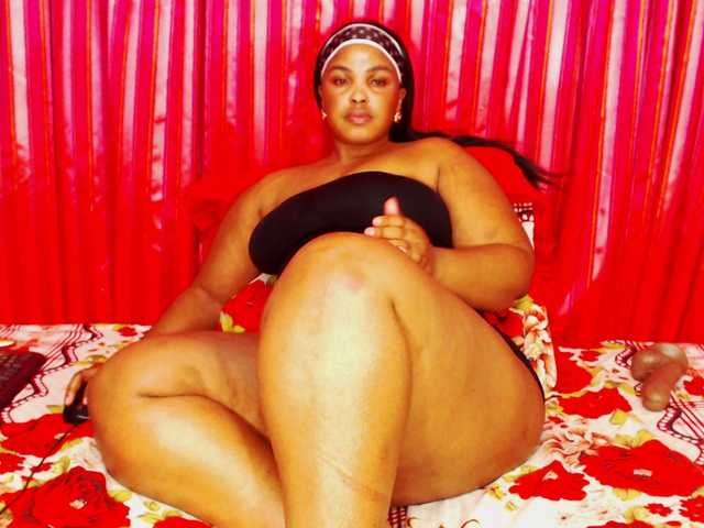 DivineBootyxxx's BongaCams show and profile