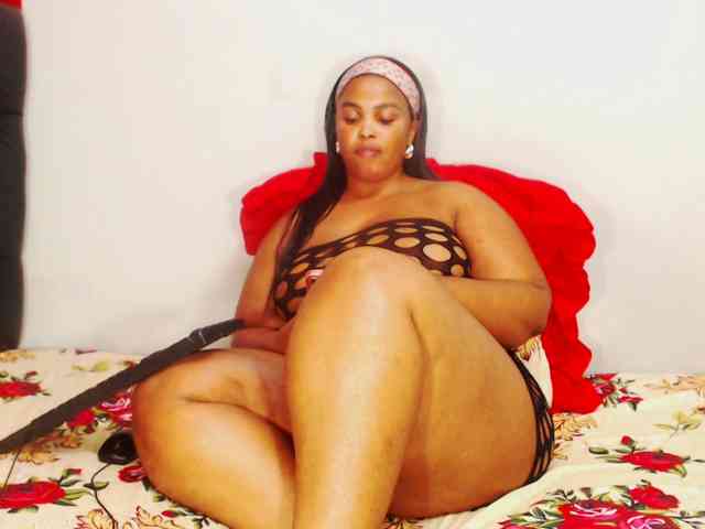 DivineBootyxxx webcam