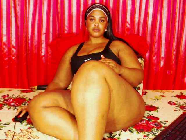 DivineBootyxxx webcam