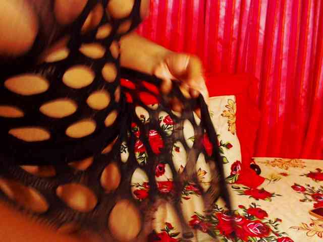 DivineBootyxxx webcam