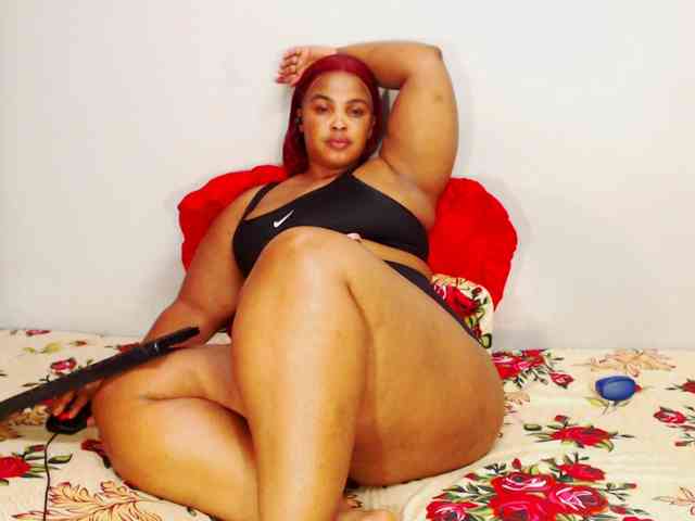 DivineBootyxxx webcam