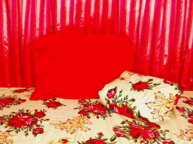 DivineBootyxxx webcam