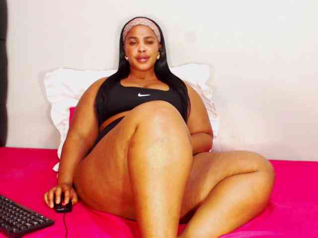 DivineBootyxxx webcam