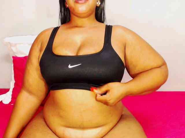 DivineBootyxxx webcam