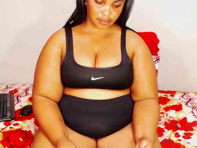 DivineBootyxxx webcam