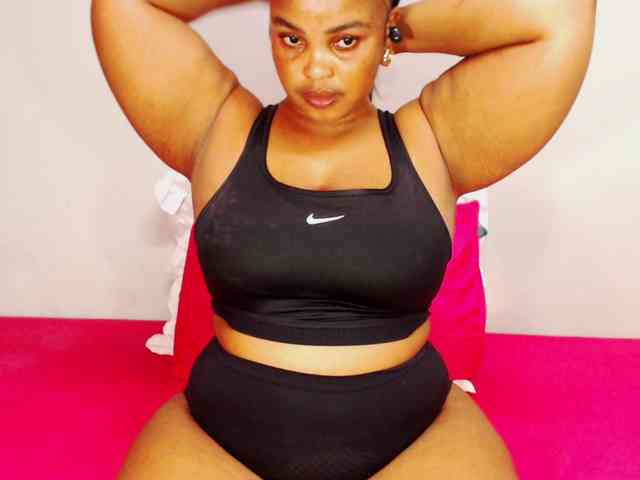 DivineBootyxxx webcam