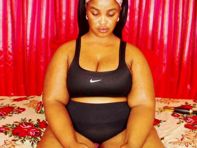 DivineBootyxxx webcam