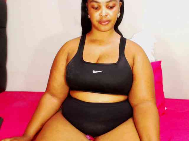 DivineBootyxxx webcam