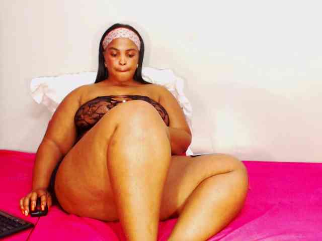 DivineBootyxxx webcam