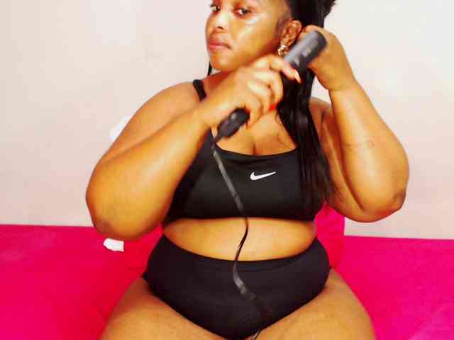 DivineBootyxxx webcam