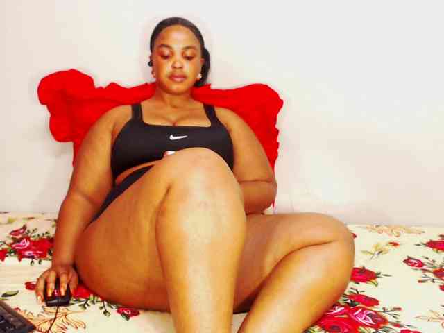 DivineBootyxxx webcam