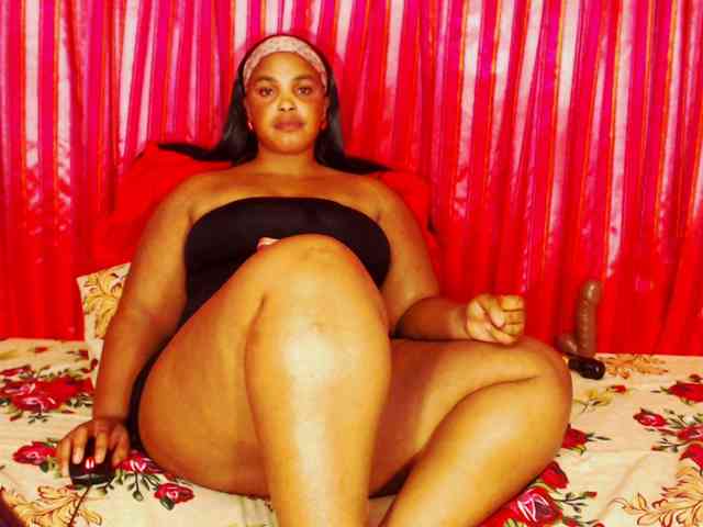 DivineBootyxxx webcam