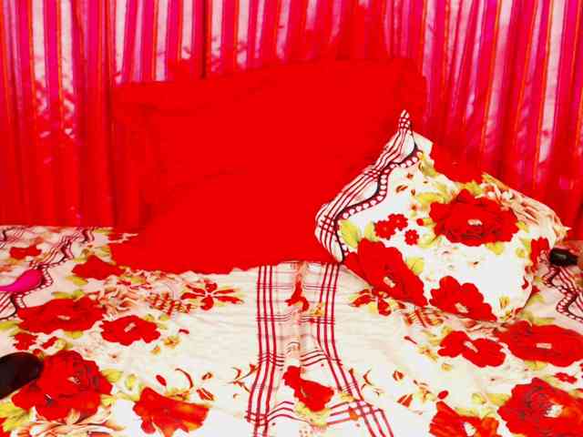 DivineBootyxxx webcam