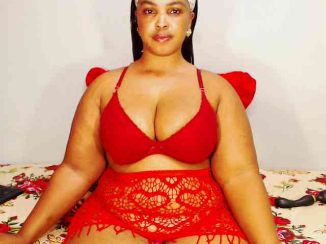 DivineBootyxxx webcam