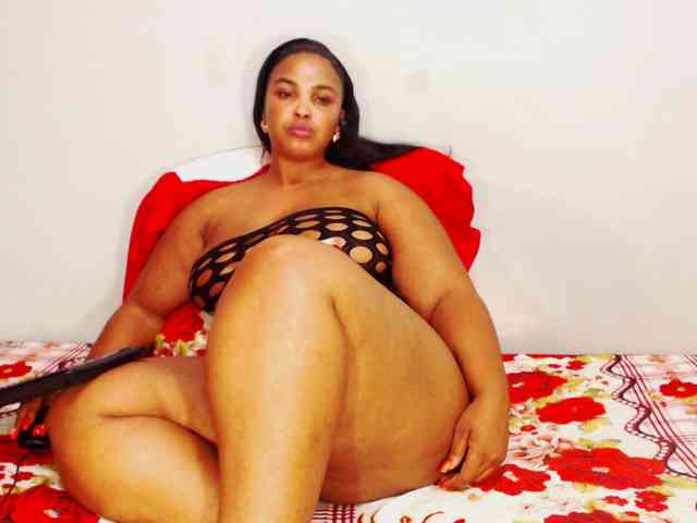 DivineBootyxxx webcam