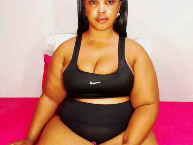 DivineBootyxxx webcam