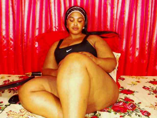 DivineBootyxxx webcam