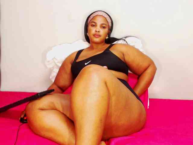 DivineBootyxxx webcam