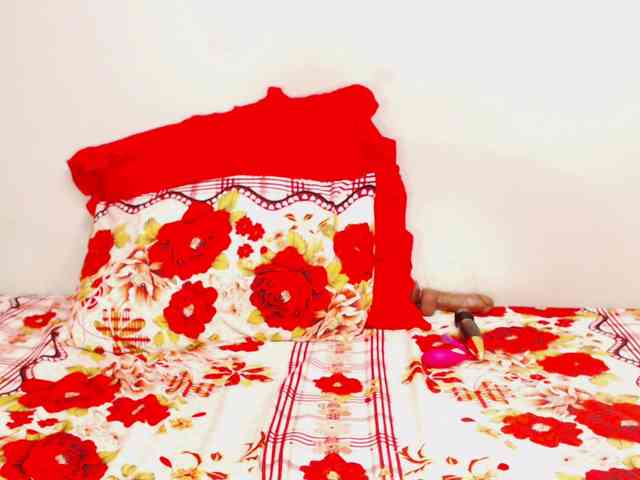 DivineBootyxxx webcam