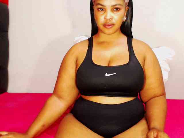 DivineBootyxxx webcam