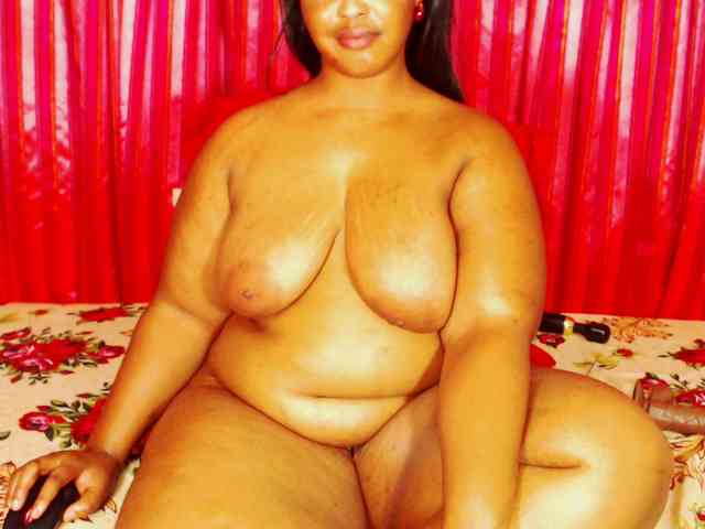 DivineBootyxxx webcam