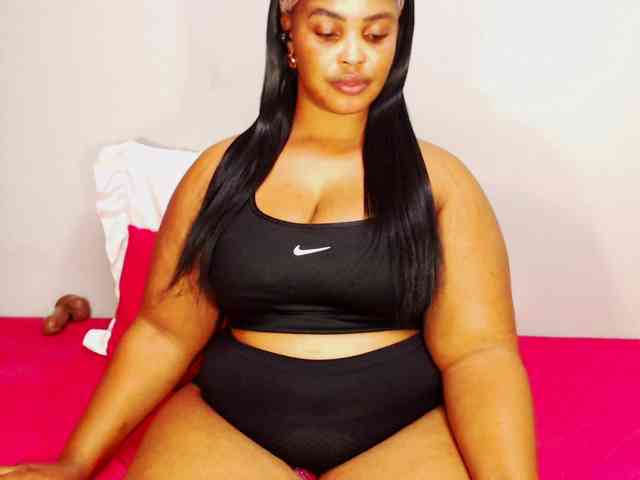 DivineBootyxxx webcam