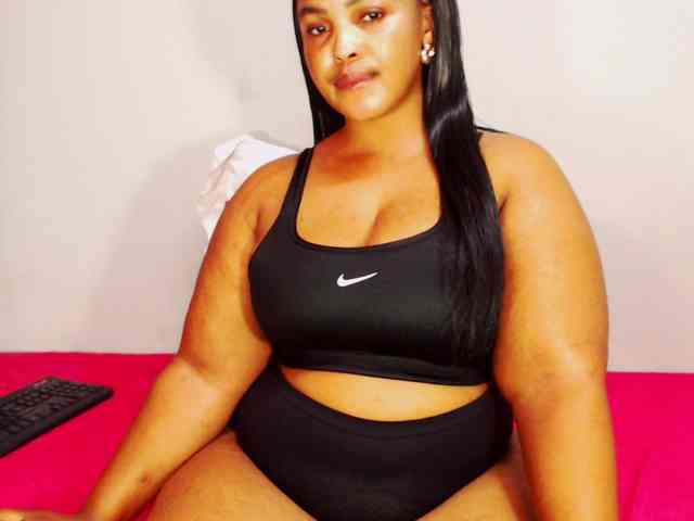 DivineBootyxxx webcam