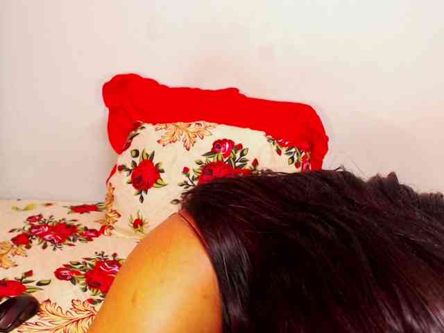 DivineBootyxxx webcam