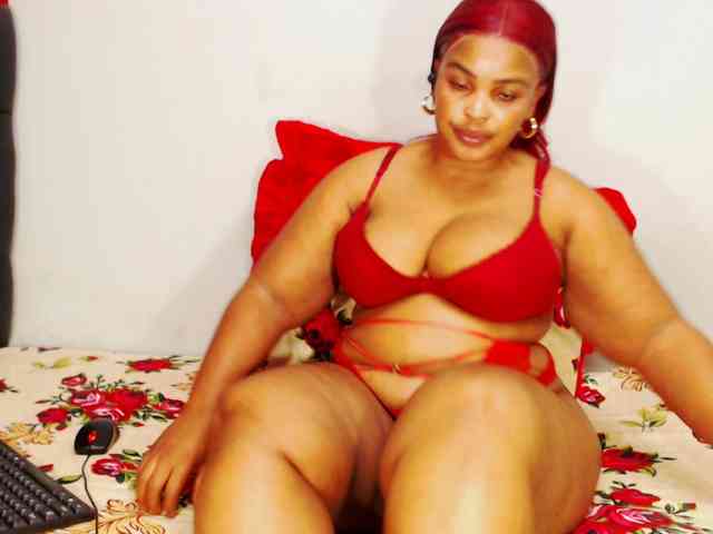 DivineBootyxxx webcam