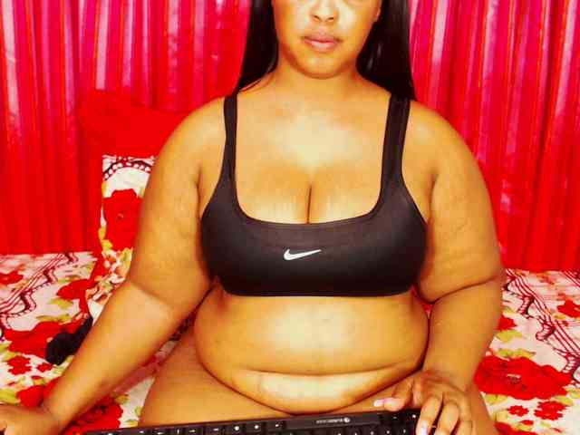 DivineBootyxxx webcam