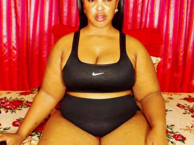 DivineBootyxxx webcam