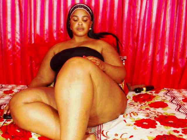 DivineBootyxxx webcam