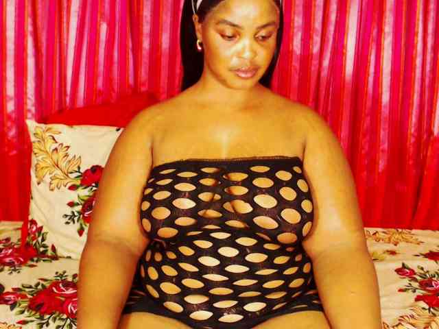 DivineBootyxxx webcam