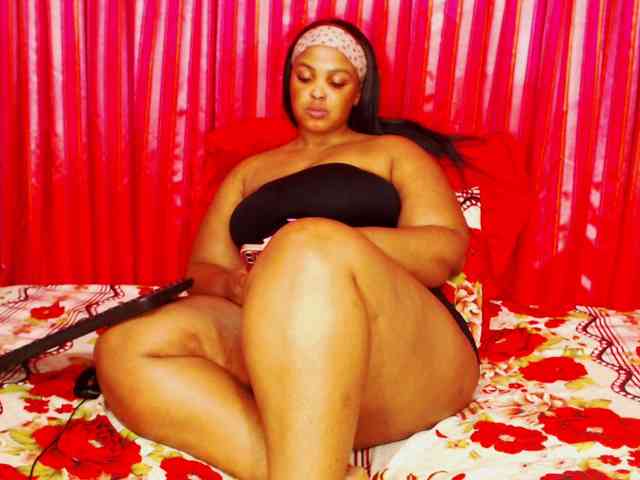 DivineBootyxxx webcam