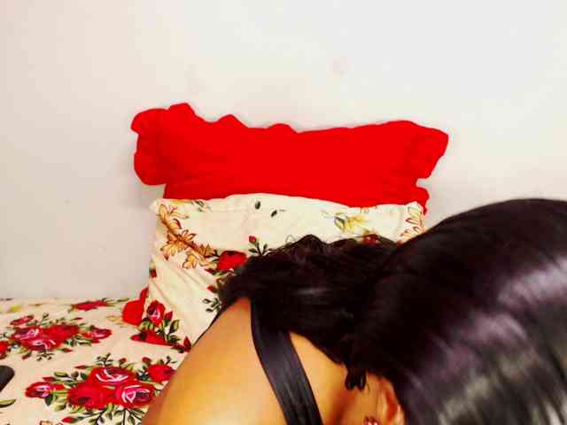 DivineBootyxxx webcam