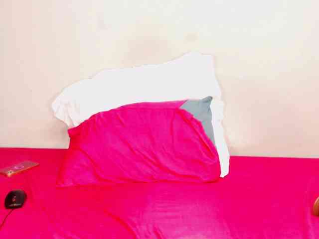 DivineBootyxxx webcam