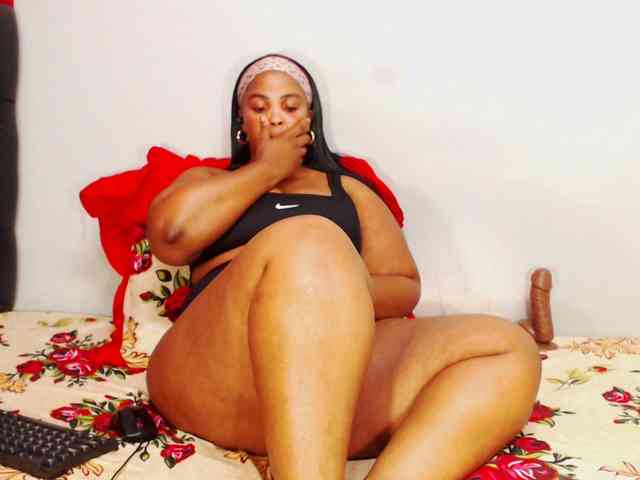 DivineBootyxxx webcam