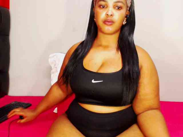 DivineBootyxxx webcam