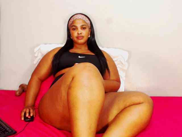 DivineBootyxxx webcam