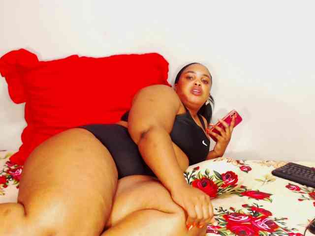 DivineBootyxxx webcam