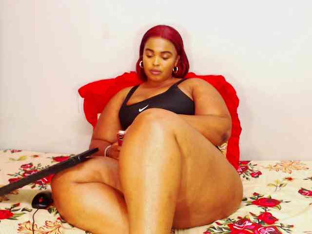 DivineBootyxxx webcam