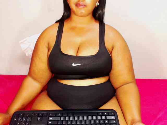 DivineBootyxxx webcam