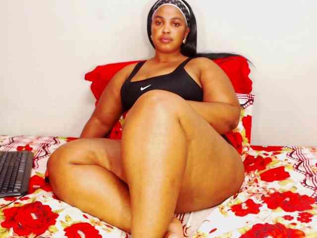 DivineBootyxxx webcam