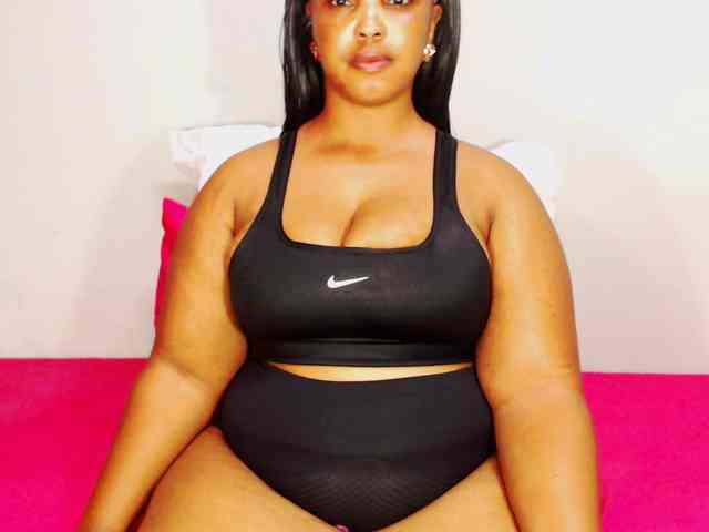 DivineBootyxxx webcam